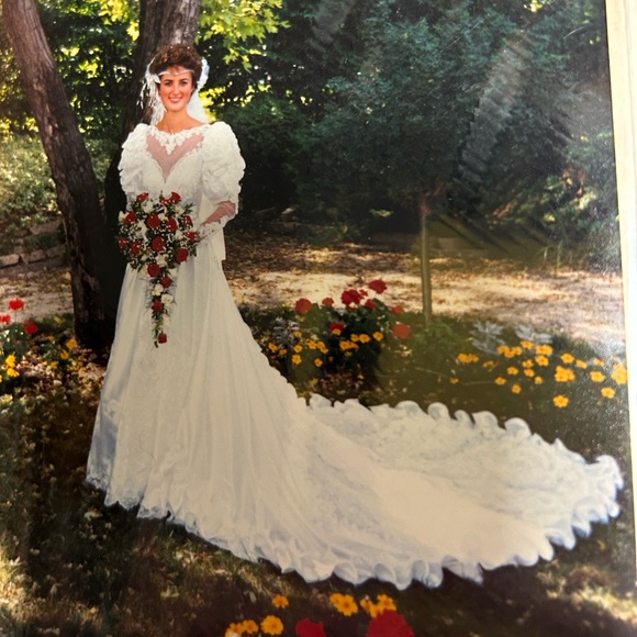 WEDDING DRESS | Women’s Wedding dress size 2-4 - Picture 1 of 10